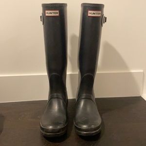 Black Hunter boots size 8